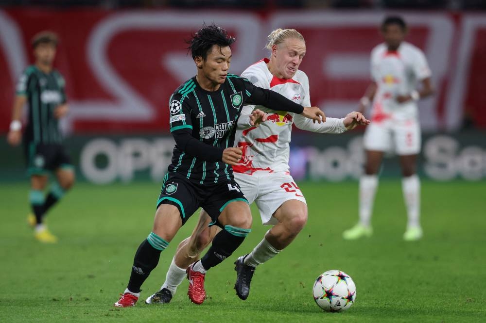 Celtic’s Japanese defender Reo Hatate and Leipzig’s Austrian midfielder Xaver Schlager vie for the ball during the Uefa Champions League Group F match in Leipzig, eastern Germany on October 5, 2022. — Reuters pic 