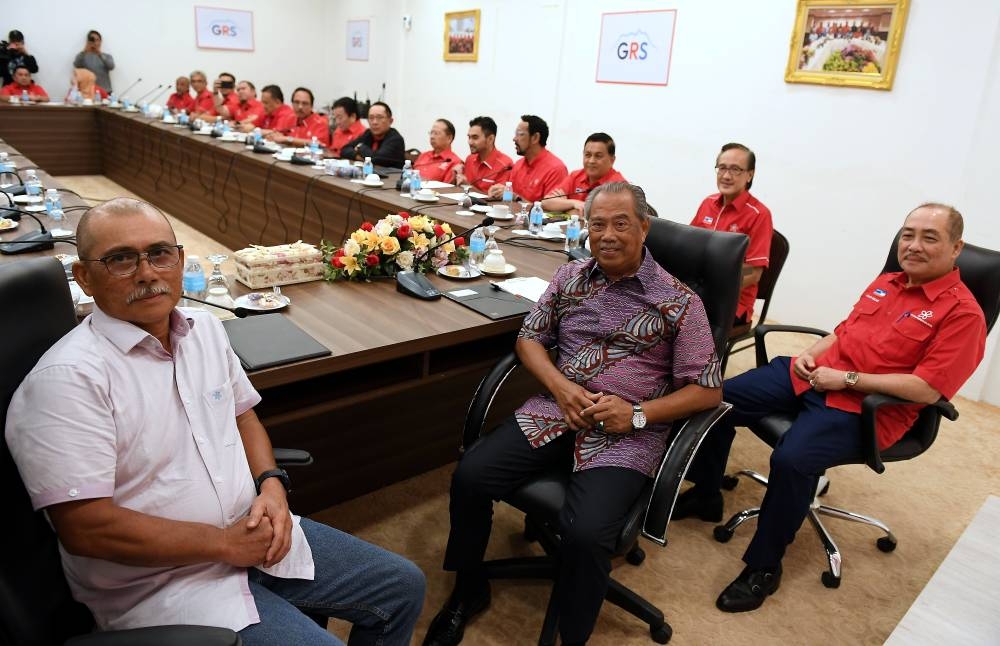 Perikatan Nasional chairman Tan Sri Muhyiddin Yassin with Sabah Chief Minister and state Parti Pribumi Bersatu Malaysia chairman Datuk Hajiji Noor and Bersatu vice-president Datuk Seri Ronald Kiandee at the Sabah Bersatu office, Alamesra, Kota Kinabalu, October 11, 2022. — Bernama pic 