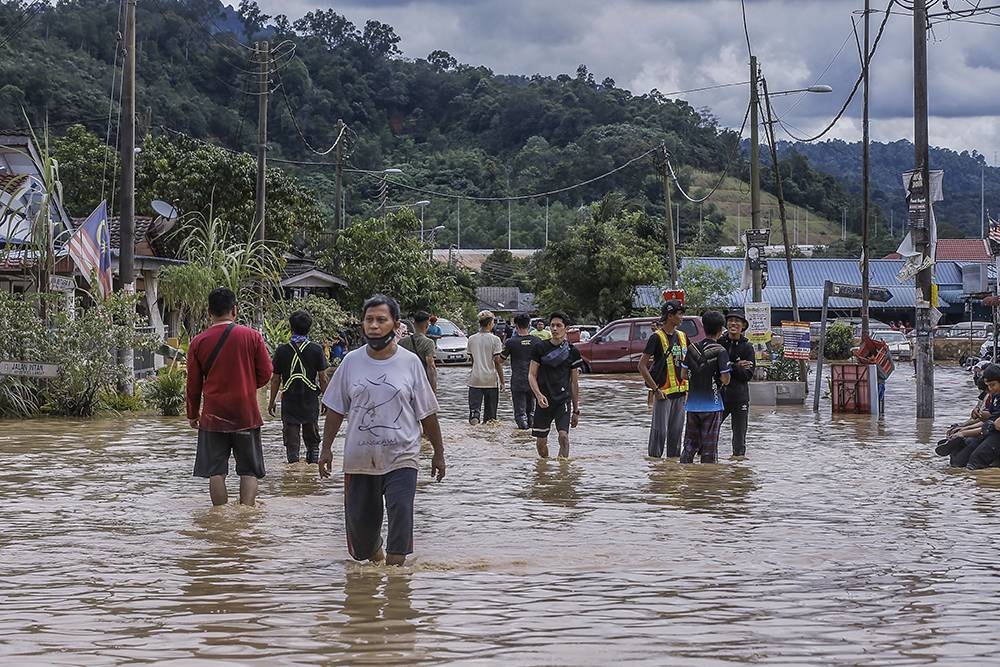 Malaysia experienced one of its worst floods in decades during the monsoon season last December resulting in dozens of deaths and tens of thousands displaced. — Picture by Hari Anggara