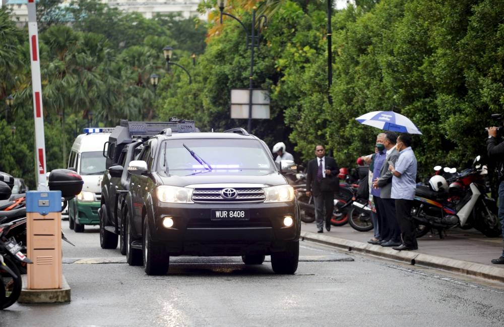 An SUV ferrying Datuk Seri Najib Razak arrives at the Kuala Lumpur Court Complex October 12, 2022. — Bernama pic