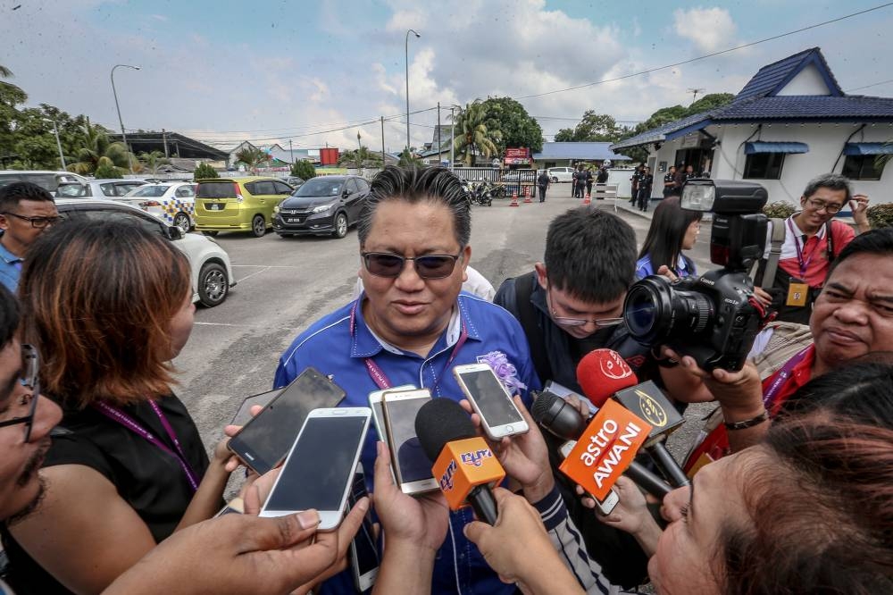 The Johor Umno deputy chief alleged that the issues were raised because DAP and PH knew it would be difficult for them to secure votes this time. — Picture by Hari Anggara