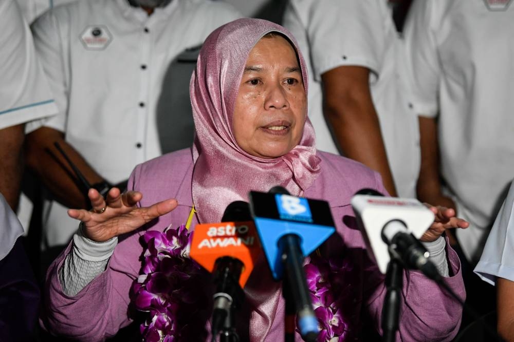 Minister of Industry, Plantation and Commodities Datuk Zuraida Kamaruddin speaks during a press conference after inaugurating the Penang PBM office in Bukit Mertajam, September 24, 2022. — Bernama pic