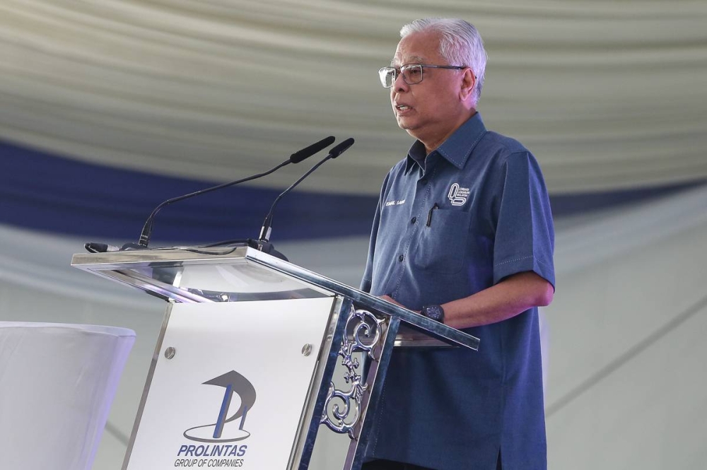 Prime Minister Datuk Seri Ismail Sabri Yaakob speaks after launching the opening of the Damansara-Shah Alam Elevated Highway (DASH) in Shah Alam October 13, 2022. ― Picture by Yusof Mat Isa