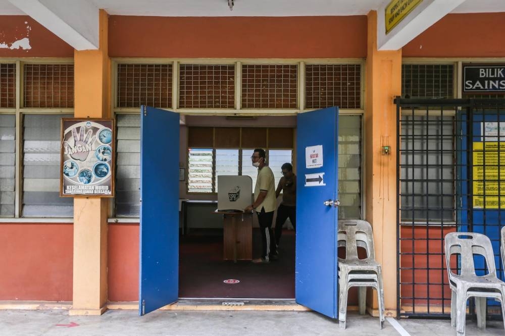 File picture of EC officers making final preparations for the voting process in conjunction with the Johor State Election (PRN) at Sekolah Kebangsaan Tanjung Puteri, Johor Baru, March 11, 2022. — Picture by Hari Anggara