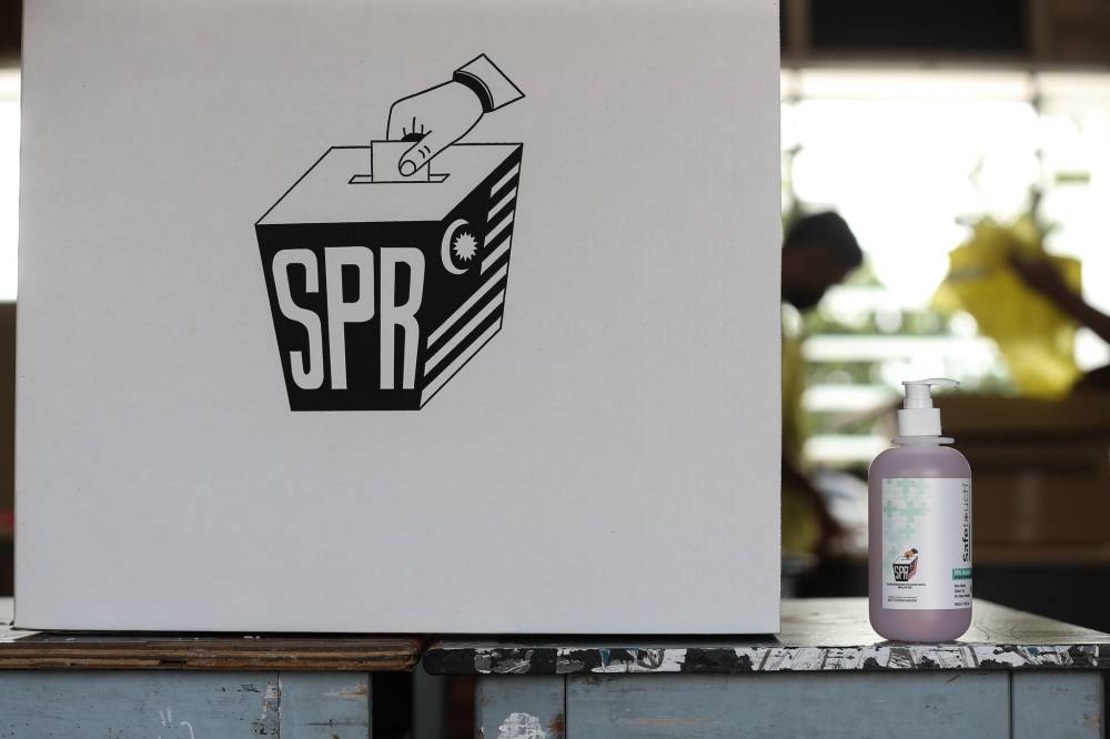Election Commission staff prepare for polling day which will take place tomorrow at Sekolah Menengah Kebangsaan Tun Tuah, Melaka, November 19, 2021. — Picture by Ahmad Zamzahuri 