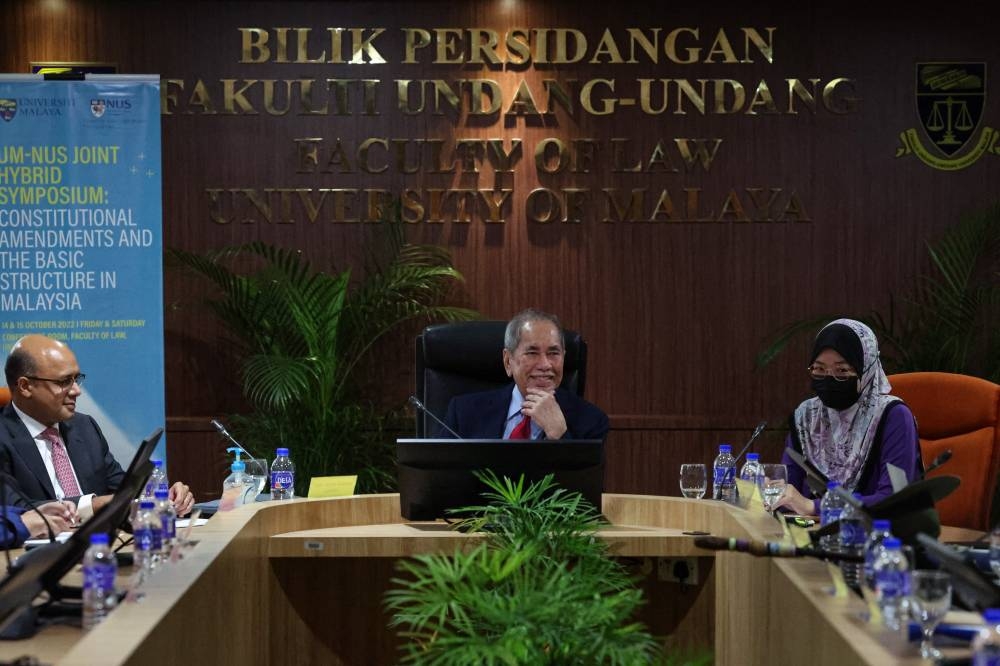 Minister in the Prime Minister’s Department (Parliament and Law) Datuk Seri Wan Junaidi Tuanku Jaafar (centre) attending the UM-NUS Joint Hybrid Symposium: Constitutional Amendments and the Basic Structure in Malaysia at Faculty of Law Conference Room, Universiti Malaya (UM), Kuala Lumpur October 14, 2022. — Bernama pic