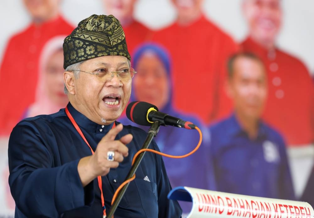 Tan Sri Annuar Musa speaks during the opening the Ketereh Umno division delegates’ meeting and launching of Barisan Nasional election machinery at Kompleks Yayasan Kemiskinan Kelantan (YKK), Melor in Kota Baru October 14, 2022. — Bernama pic