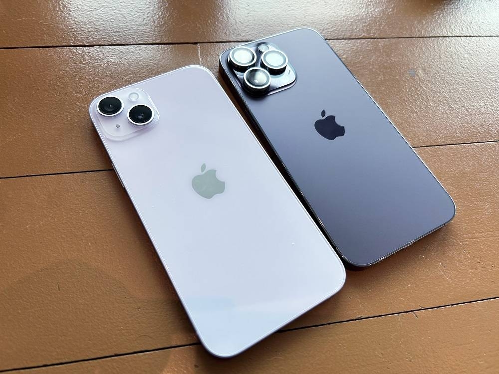 While the iPhone 14 Plus and the iPhone 14 Pro Max both have the same size display, the 14 Plus is much lighter and easier to carry around. — Picture by Erna Mahyuni