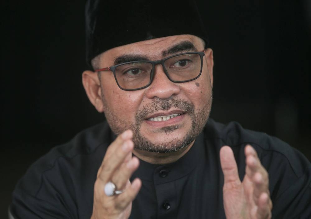 Amanah vice-president Datuk Seri Mujahid Yusof Rawa said the policy set by Pakatan Harapan (PH) is very clear that all component parties can claim the seats allocated to Bersatu in GE14. — Picture By Farhan Najib
