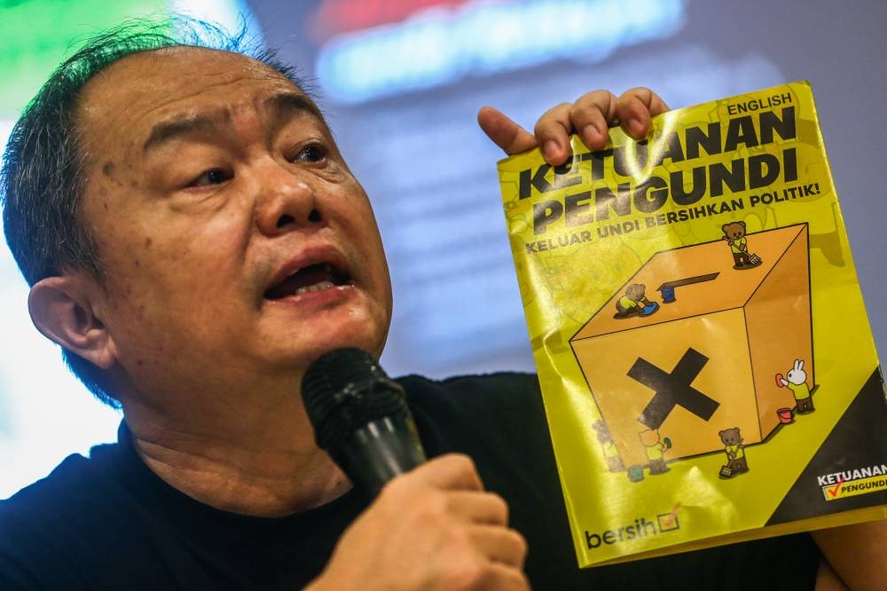 File picture shows Bersih 2.0 chairman Thomas Fann speaking during the Bersih forum on the need to have voter supremacy in a democratic country, at Kuala Lumpur Selangor Chinese Assembly Hall (KLSCAH) June 18, 2022. — Picture by Hari Anggara