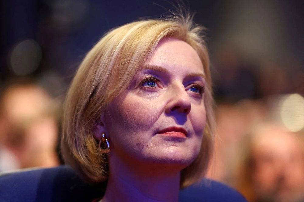British lawmakers will try to oust Prime Minister Liz Truss this week despite Downing Street’s warning that it could trigger a general election. — Reuters pic