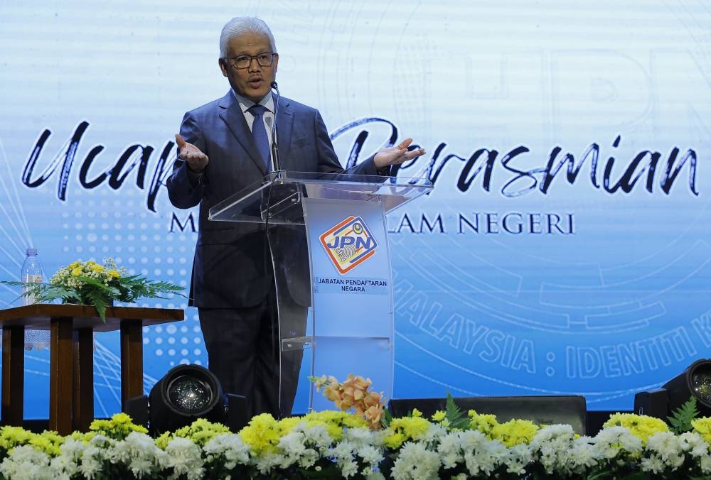 Bersatu secretary-general Datuk Seri Hamzah Zainudin said if Bersatu president Tan Sri Muhyiddin Yassin is willing to work with Pejuang then he needs to bring the matter to the party’s highest meeting. — Bernama pic  