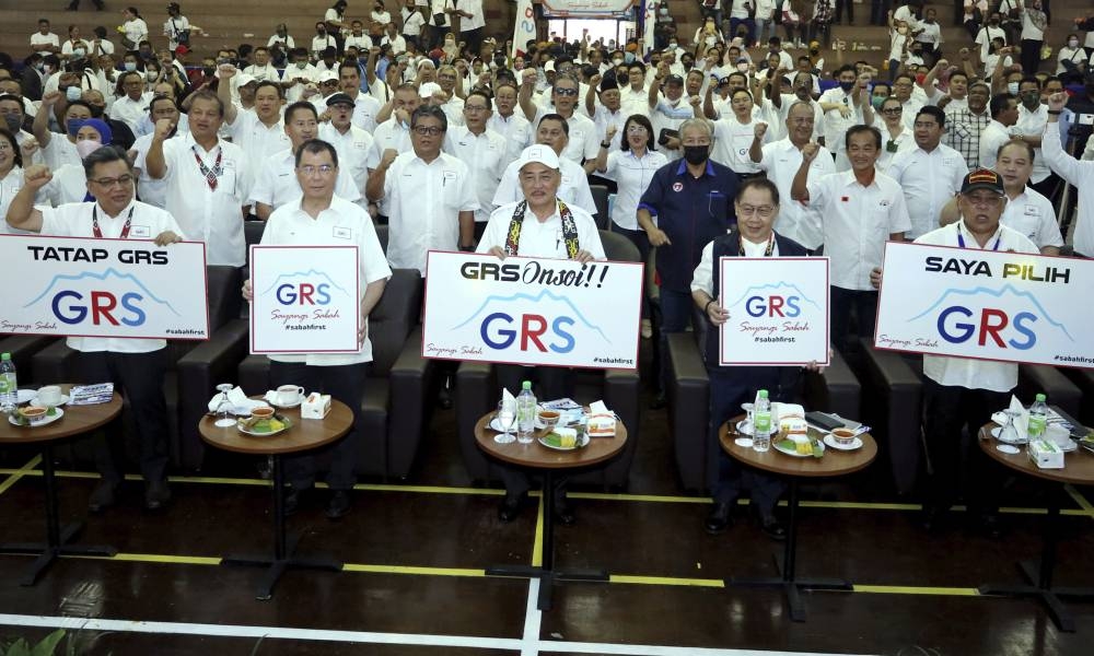 GRS chairman Datuk Seri Hajiji Noor (centre) with GRS component party leaders at the Keningau community hall August 28, 2022. GRS and Barisan Nasional lead the Sabah government with the support of 53 assemblymen in the state assembly compared to the opposition’s 25 assemblymen. — Bernama pic