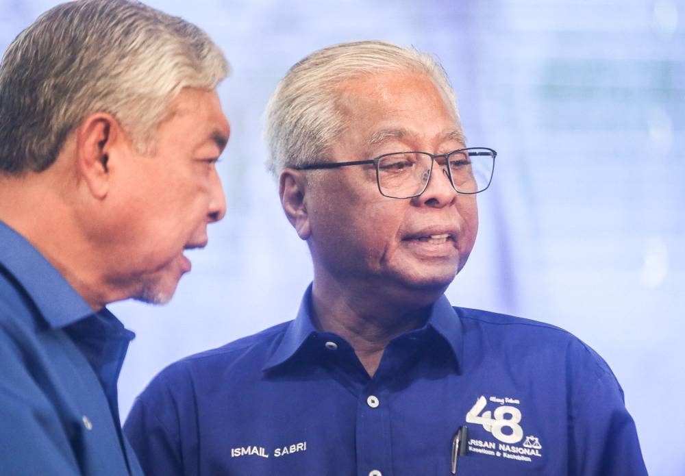 Prime Minister Datuk Seri Ismail Sabri Yaakob and Barisan Nasional (BN) chairman Datuk Seri Ahmad Zahid Hamidi attend the launch of Barisan Nasional’s (BN) Solidarity, Stability and Prosperity programme in Bagan Datuk, Perak October 17, 2022. — Picture by Farhan Najib