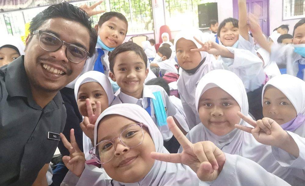 Mohd Fadli (left) faces the sack after airing complaints about shortcomings in the education system. — Picture via Facebook