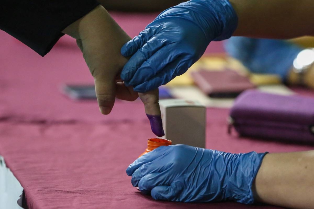 The 'Undi Rosak' (spoilt vote) movement in 2018 targeted youth voters and argued that there was no difference between Barisan Nasional (BN) and Pakatan Harapan (PH). — Picture by Yusof Mat Isa