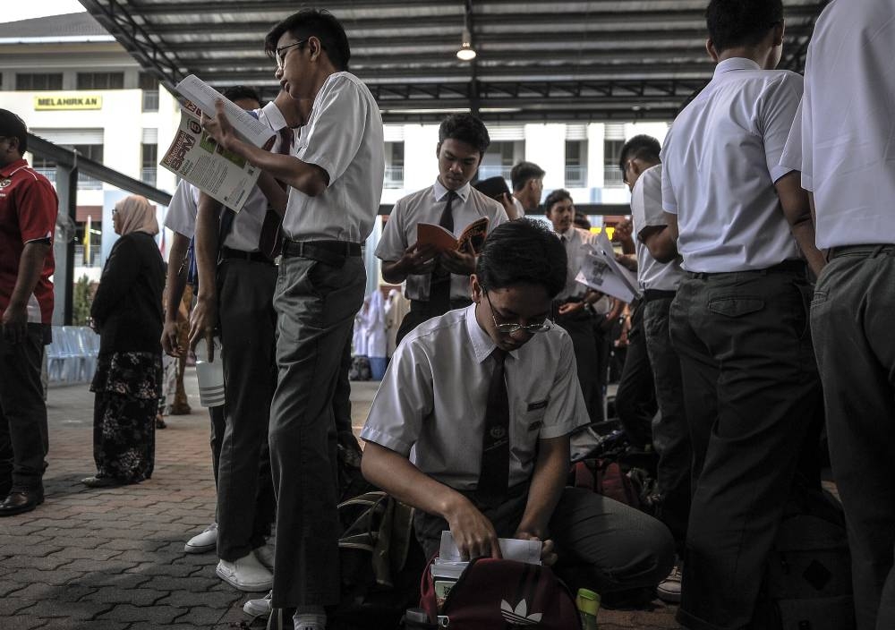 Currently, our debates on education are rubbish. Can any country be so contrived, deluded and distracted as Malaysia when it comes to a national public schools system? — Picture by Shafwan Zaidon
