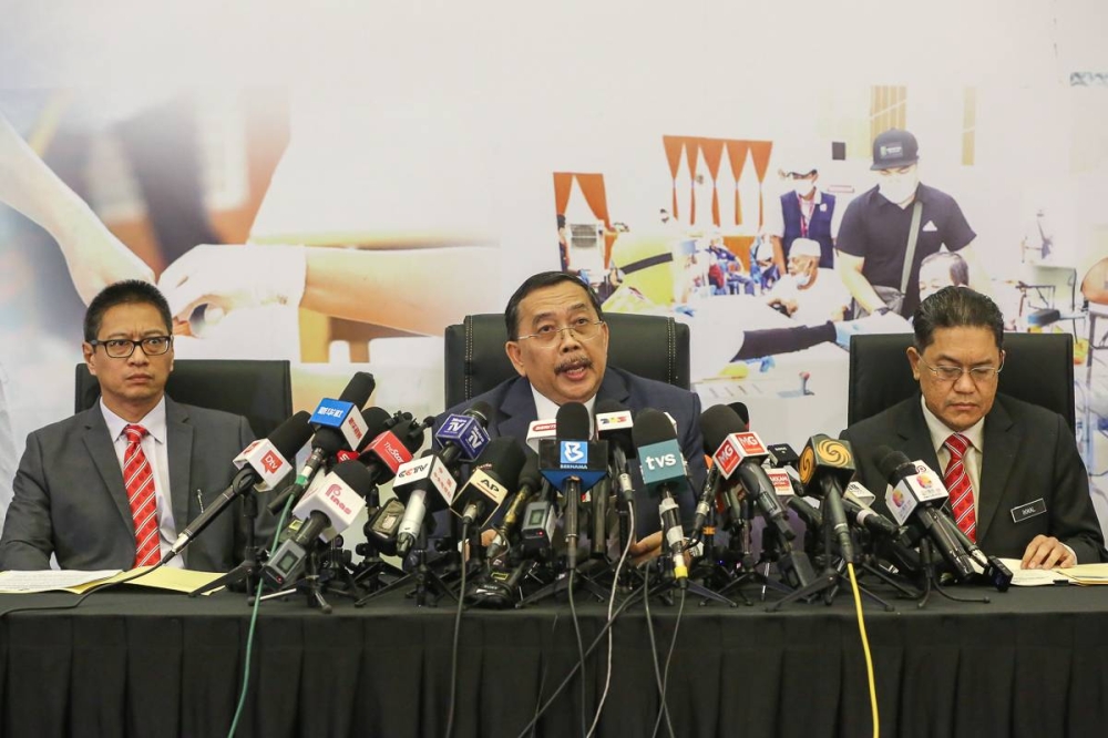 Election Commission chairman Tan Sri Abdul Ghani Salleh (centre) speaks during a press conference in Putrajaya October 20, 2022. — Picture by Yusof Mat Isa