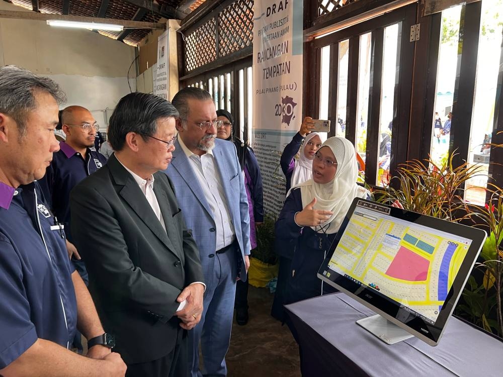 Penang Chief Minister Chow Kon Yeow (centre), Penang Island City Council mayor Datuk Yew Tung Seang (left) and state exco Jagdeep Singh Deo (second from right) at the public display of the draft island local plan – Picture by Opalyn Mok