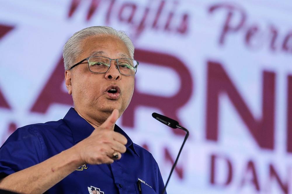 Datuk Seri Ismail Sabri Yaakob deliver a speech during the Selangor Keluarga Malaysia Entrepreneur and Cooperation Carnival in Puncak Alam October 20, 2022. — Picture by Sayuti Zainudin