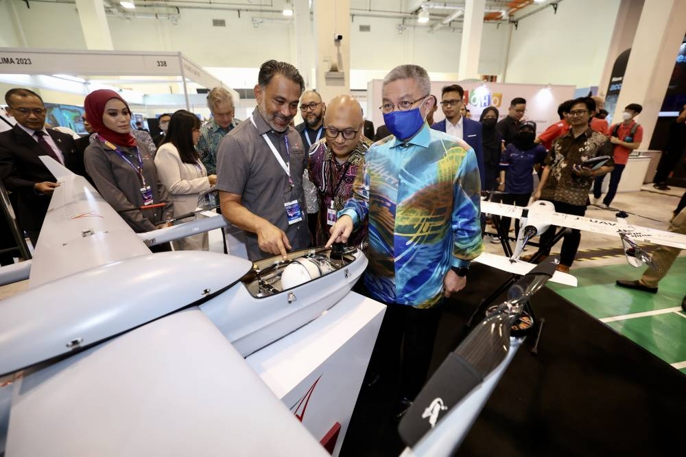 Caretaker Science, Technology and Innovation Minister Datuk Seri Dr Adham Baba briefed about the UAV CW-25DE drone at the Kuala Lumpur Global Drone Conference 2022 at Matrade Tower in Kuala Lumpur, October 20, 2022. — Bernama pic 