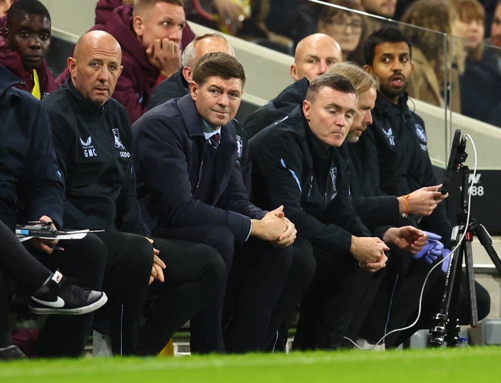 Aston Villa manager Steven Gerrard (second from left) reacts after Fulham's third goal at Craven Cottage, London October 20, 2022. — Reuters pic