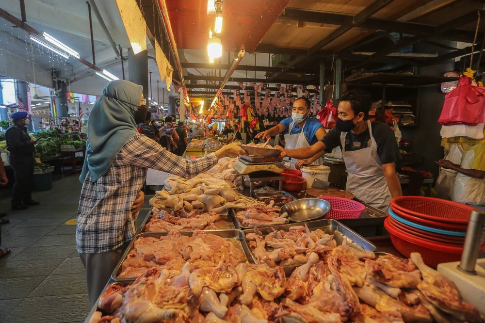 Mustapa said the increase in September was mainly contributed by an increase in food group inflation. — Picture by Yusof Mat Isa