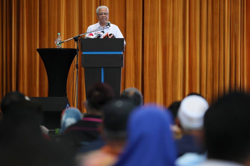 Caretaker Prime Minister Datuk Seri Ismail Sabri Yaakob speaks during a ceremony to hand over computers donated by Theta Edge Berhad at the Bera District Council Convention Hall in Bera October 22, 2022. — Bernama pic