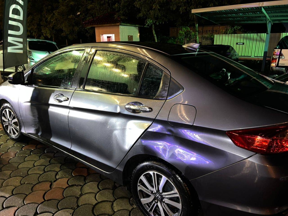 Muda co-founder Lim Wei Jiet’s Honda City car was dented during the commotion. — Picture via social media