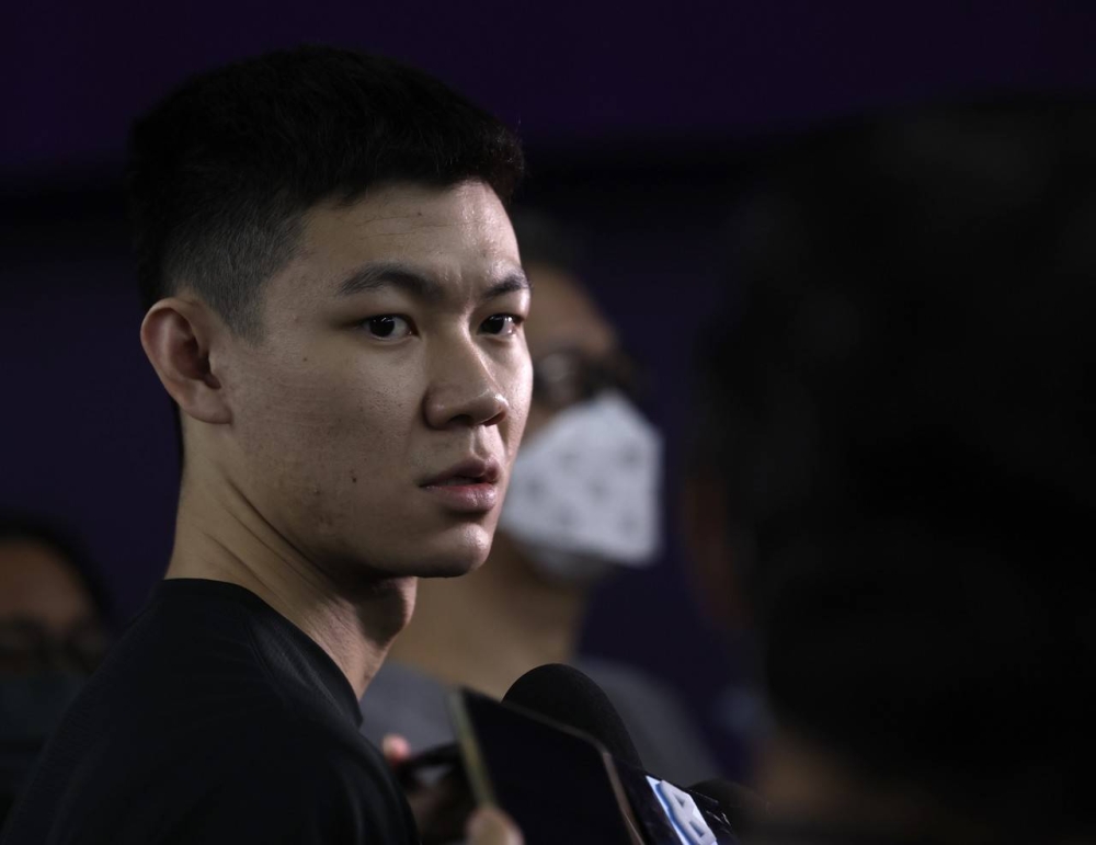 National men's singles badminton champion Lee Zii Jia speaking during a press conference on the latest development of his plans for the Denmark Open at Sports Arena Sentosa in Kuala Lumpur, September 24, 2022. — Bernama pic