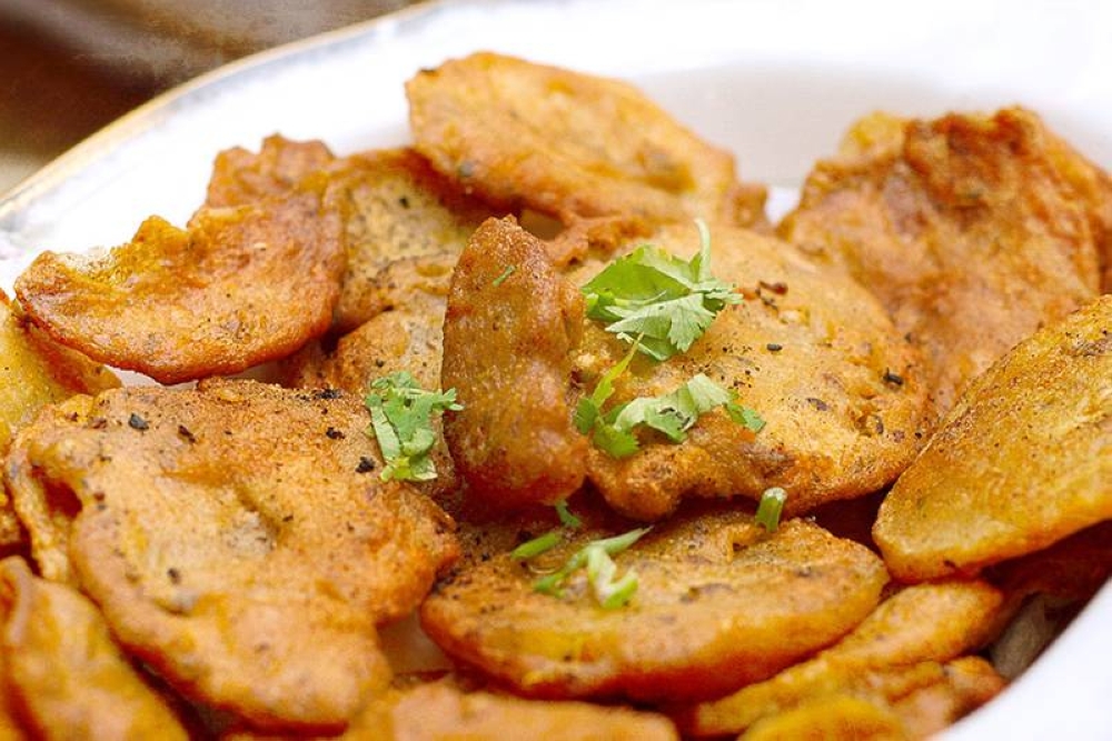 'Pakoras' are vegetable fritters fried in a mildly spicy batter.