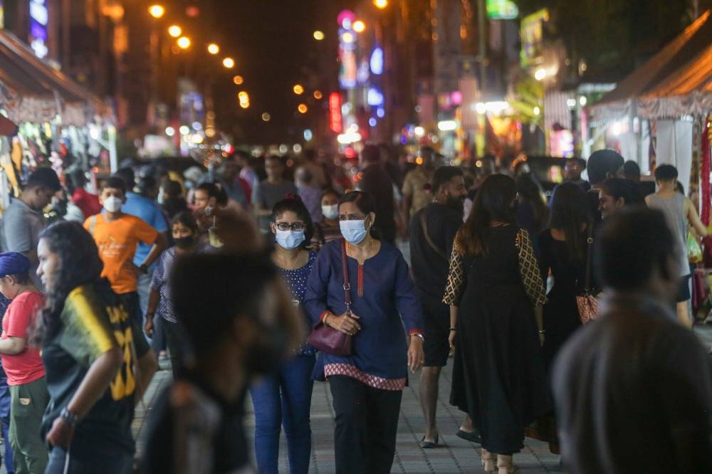 With Deepavali around the corner, Hindus in Ipoh are taking the opportunity to carry out last minute shopping at Little India in preparation for the festival October 22, 2022. — Picture by Farhan Najib