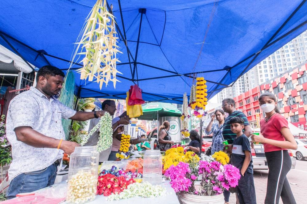 People shop in preparation for the Deepavali celebration tomorrow in Brickfields October 23, 2022. — Picture by Hari Anggara