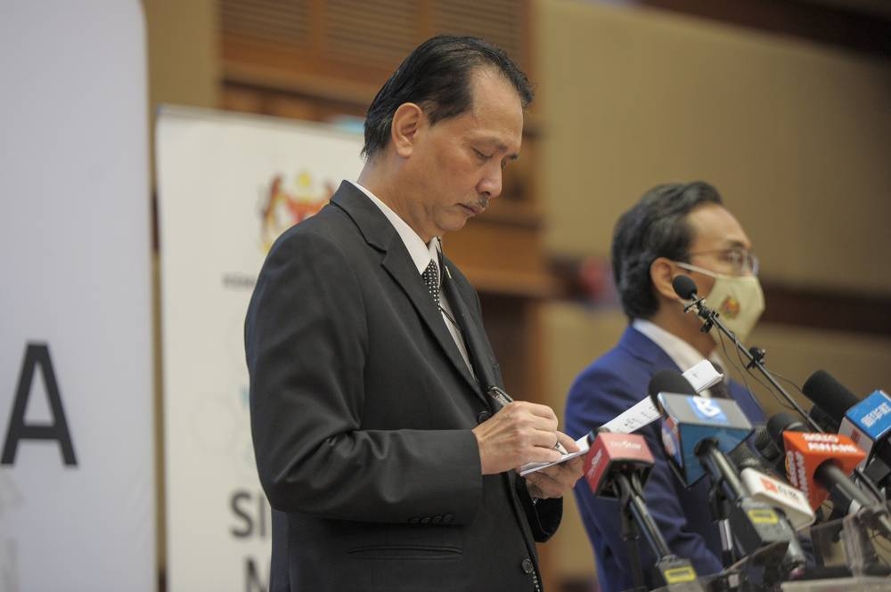 Health director-general Tan Sri Dr Noor Hisham Abdullah said the average number of daily active cases in ME 42 was 24,867, a 9.4 per cent drop from the previous week. — Picture by Shafwan Zaidon