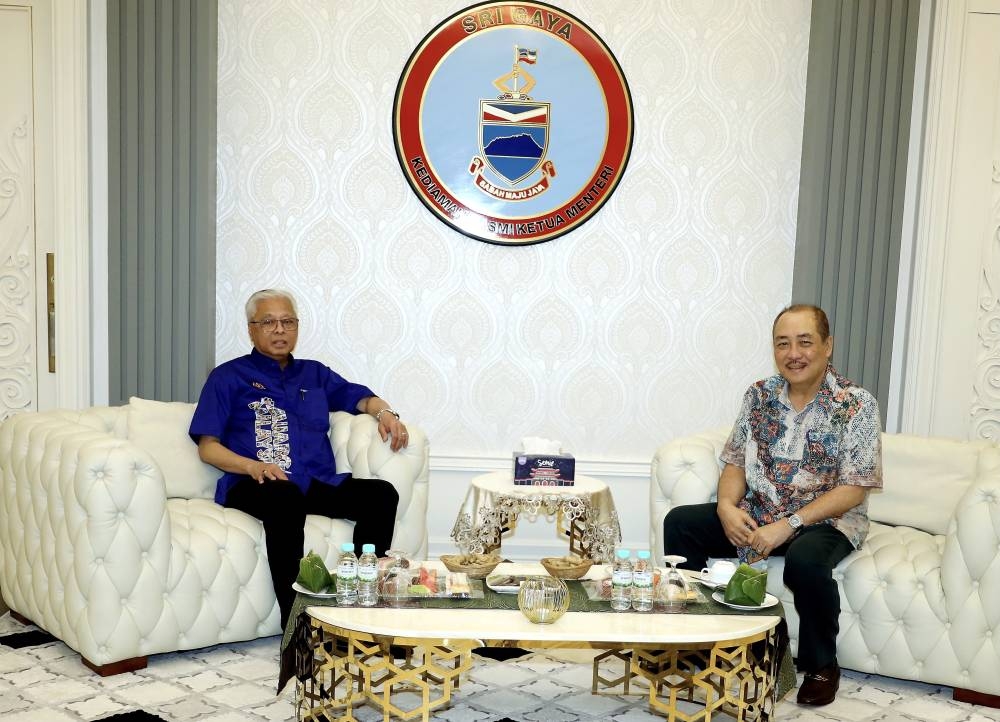 Caretaker Prime Minister Datuk Seri Ismail Sabri Yaakob meets Sabah Chief Minister Datuk Seri Hajiji Noor at Sri Gaya in Kota Kinabalu, October 23, 2022. Ismail Sabri was in Sabah to attend the Barisan Nasional Blue Wave programme in Kimanis. — Bernama pic 