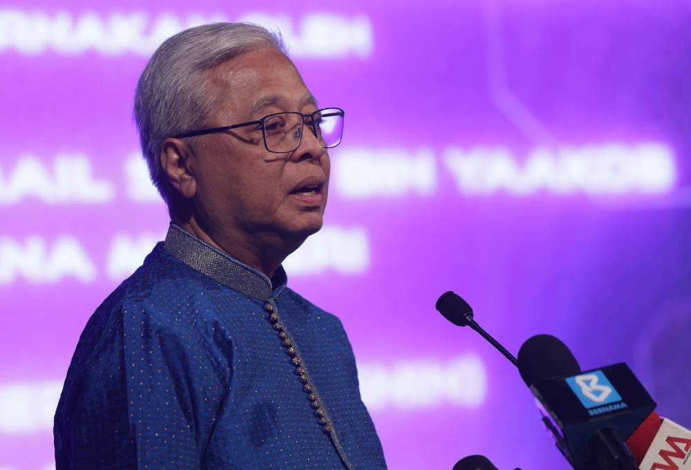 Prime Minister Datuk Seri Ismail Sabri Yaakob delivers a speech during the closing ceremony of the Keluarga Malaysia Creative Community Exploration Programme (Ekspresi@Finas) at Studio Merdeka Finas in Kuala Lumpur October 24, 2022. — Bernama pic 