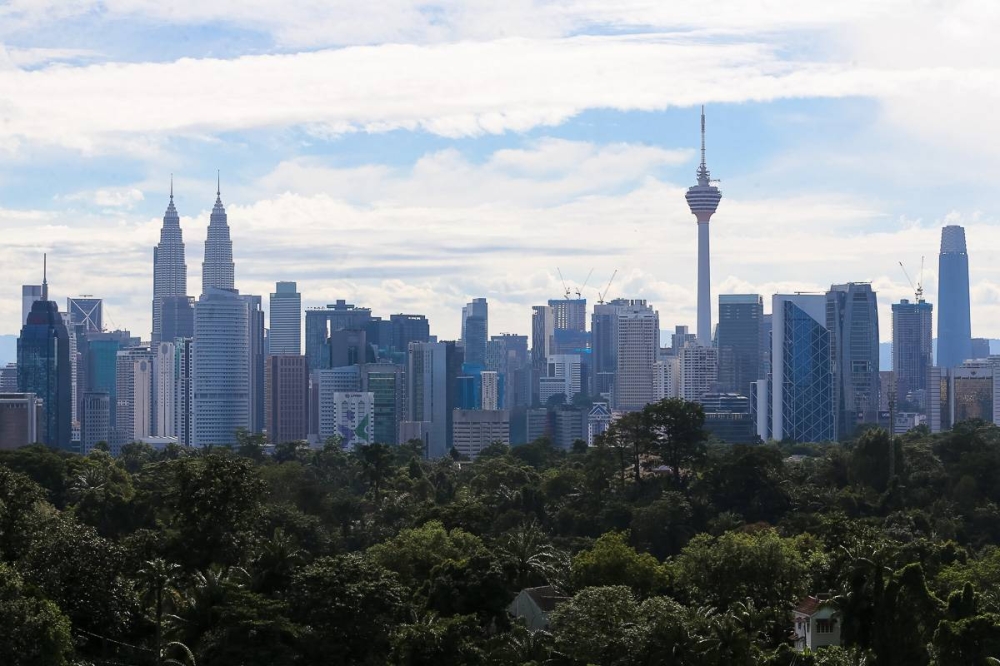DOSM said the growth in August this year was primarily supported by ‘sturdy gains in the number of housing units approved, real imports of other basic precious and other non-ferrous metals, as well as the number of new companies registered.’ — Picture by Yusof Mat Isa