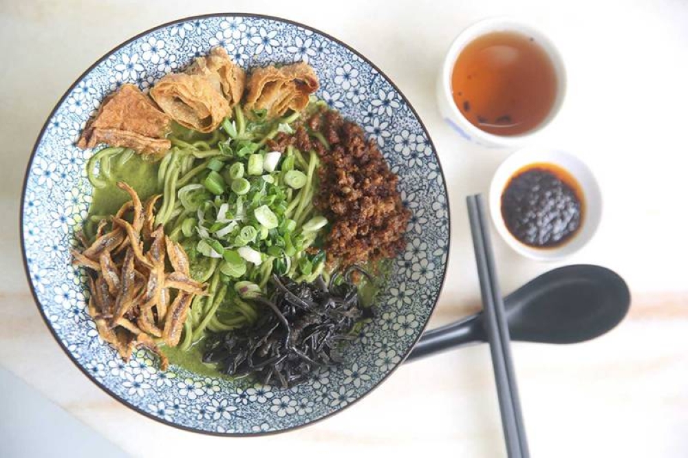 If you prefer noodles, go for their Ka Heong Lui Cha Pan Mee that marries the goodness of 'lui cha' with bouncy handmade noodles.