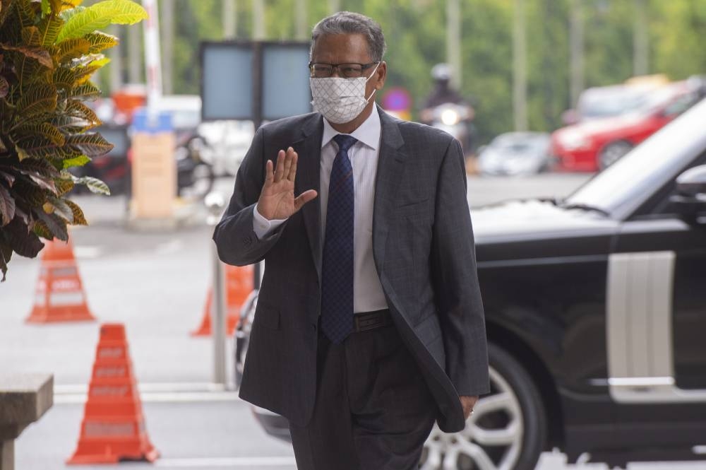 Former attorney general Tan Sri Mohamed Apandi Ali is pictured at the Kuala Lumpur High Court May 23, 2022. — Picture by Shafwan Zaidon