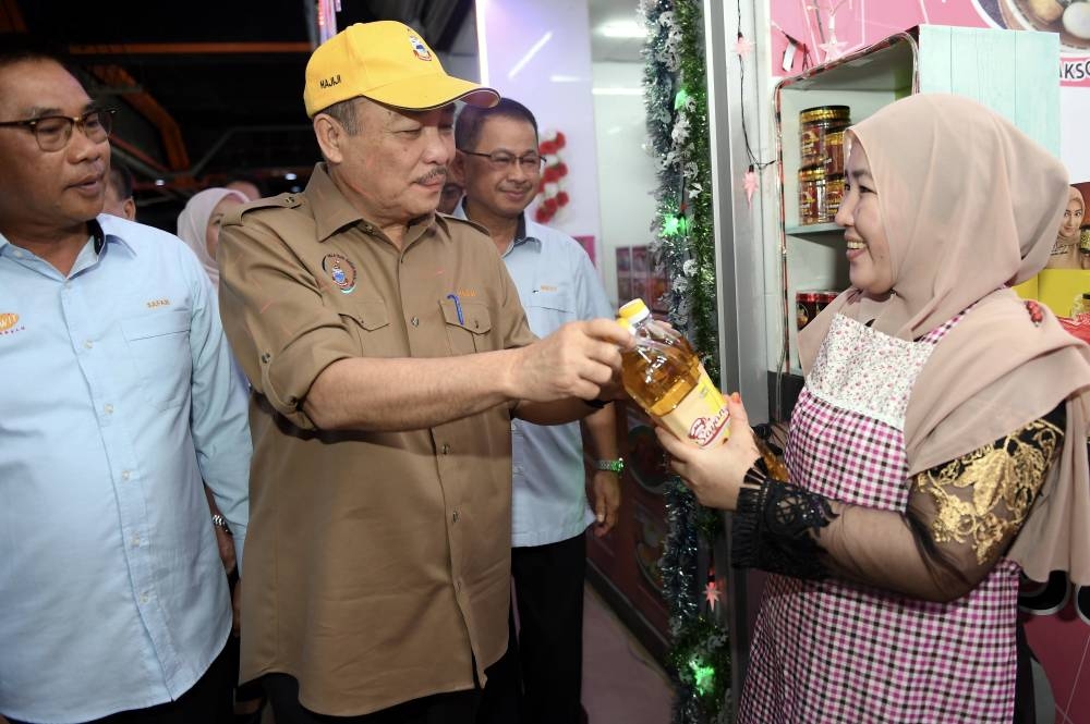 Chief Minister Datuk Seri Hajiji Noor said that Apas assemblyman Datuk Nizam Abu Bakar Titingan is now the assistant minister in the Chief Minister’s Department replacing Datuk Wetrom Bahanda who left the ruling coalition to contest the Kota Marudu seat against GRS in the coming general election. — Bernama pic