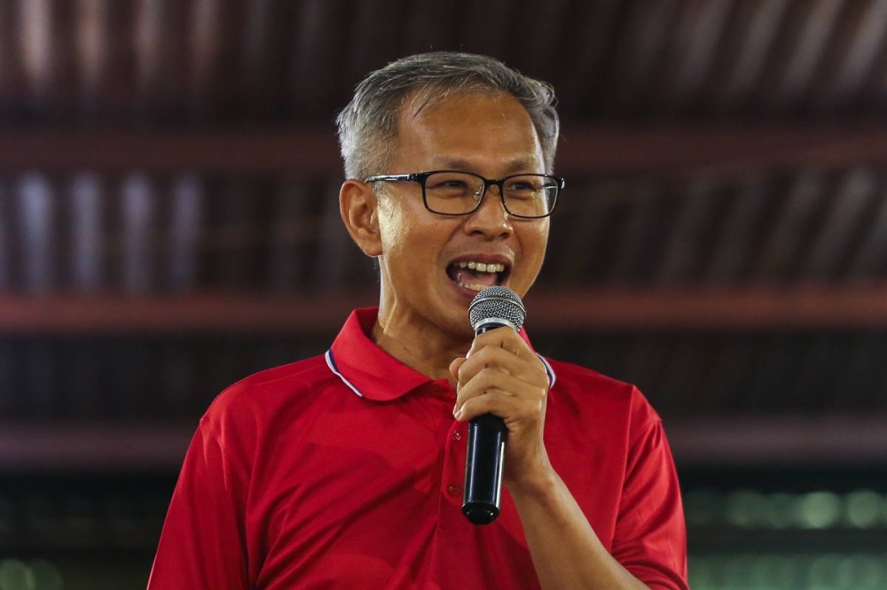 Tony Pua speaks during DAP’s Damansara fundraising dinner at the MBPJ Stadium in Kelana Jaya, October 26, 2022. — Picture by Yusof Mat Isa