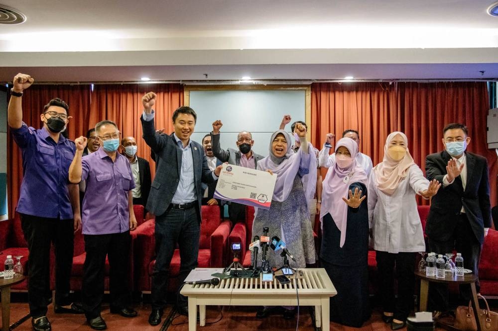 Parti Bangsa Malaysia (PBM) president Larry Sng hands over a mocked-up party membership card to Datuk Zuraida Kamaruddin in Ampang June 9, 2022. — Picture by Firdaus Latif
