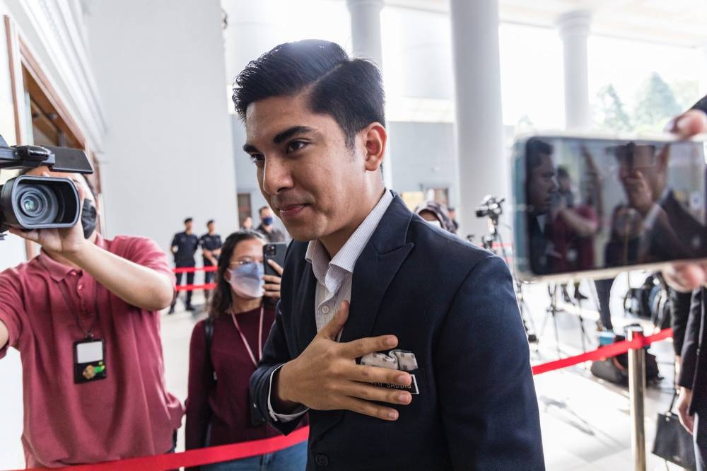 Incumbent Muar MP Syed Saddiq Syed Abdul Rahman arrives at the Kuala Lumpur High Court October 28, 2022. — Picture by Firdaus Latif