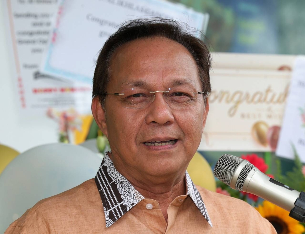 Johor Umno Chairman Datuk Seri Hasni Mohammad speaking at the official opening of Al Ikhlas Gadget's 10th banch in Larkin October 22, 2022. — Bernama pic