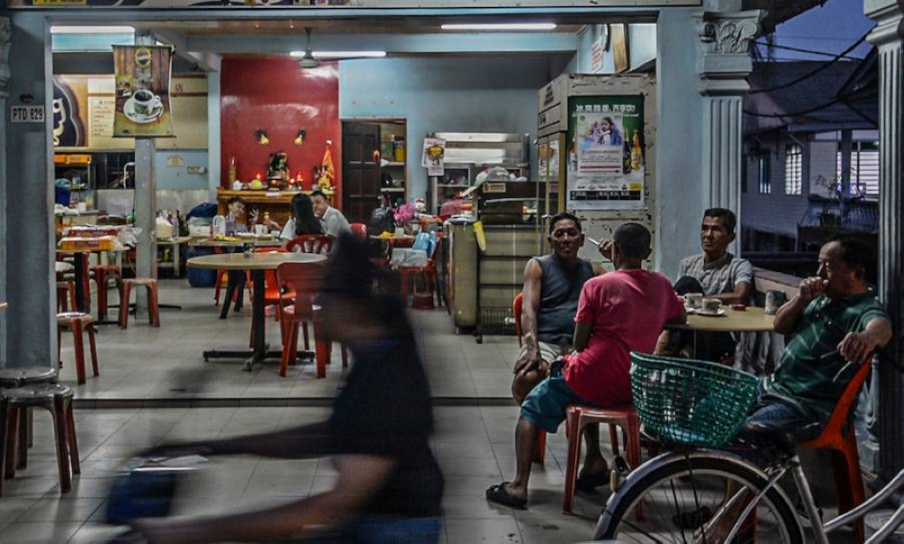 Coffee shops like this one cannot operate longer hours because of a shortage of workers. — Picture by Yusof Mat Isa