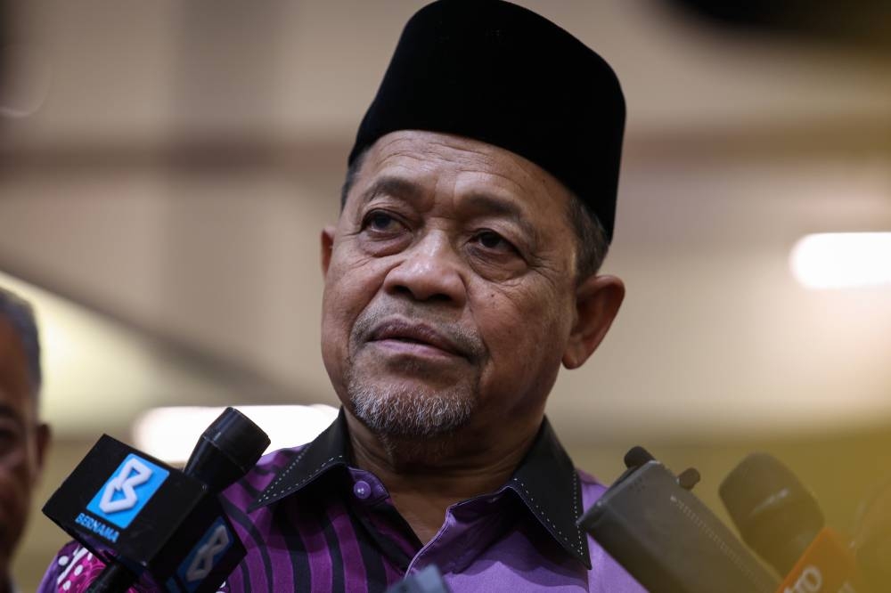 Earlier today, Malay Mail reported sources as saying that Datuk Seri Shahidan Kassim and another minister, Datuk Seri Dr Adham Baba, have been dropped as BN candidates ahead of nomination on November 5. — Bernama pic