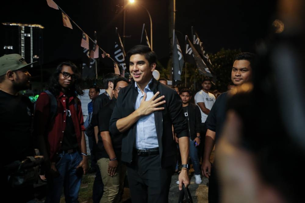 Muda president Syed Saddiq Syed Abdul Rahman arrives at the party’s headquarters for an announcement on the GE15 line-up in Petaling Jaya, October 29, 2022. — Picture by Ahmad Zamzahuri