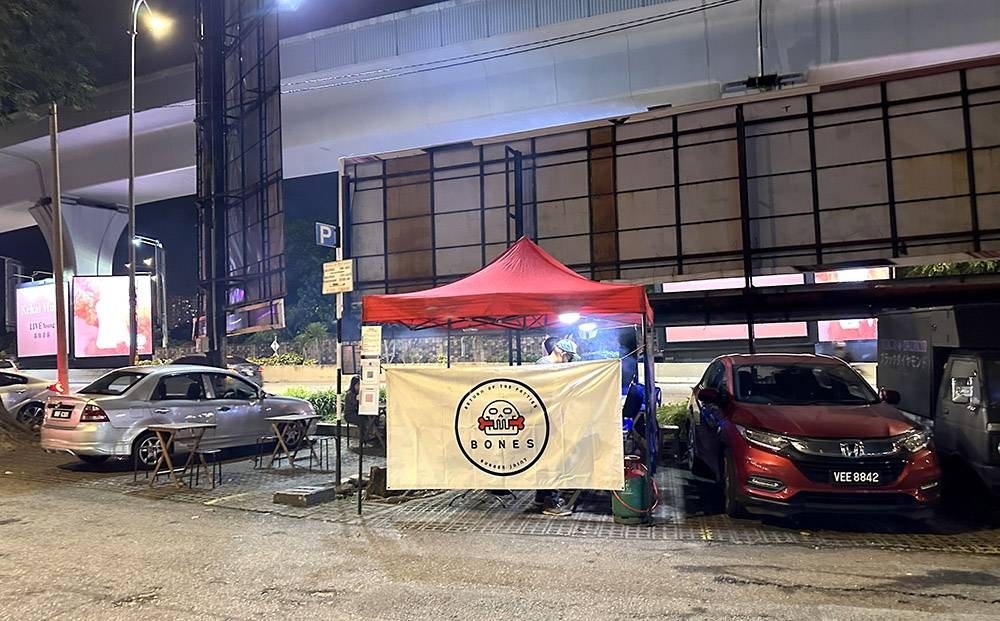 Look for the distinct skull logo for this stall right opposite the Shell petrol station.