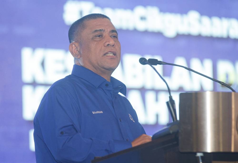 Datuk Seri Saarani Mohamad speaks during a press conference after unveiling Perak BN’s candidates for GE15 at Hotel Casuarina Meru in Ipoh November 2, 2022. ― Picture by Farhan Najib