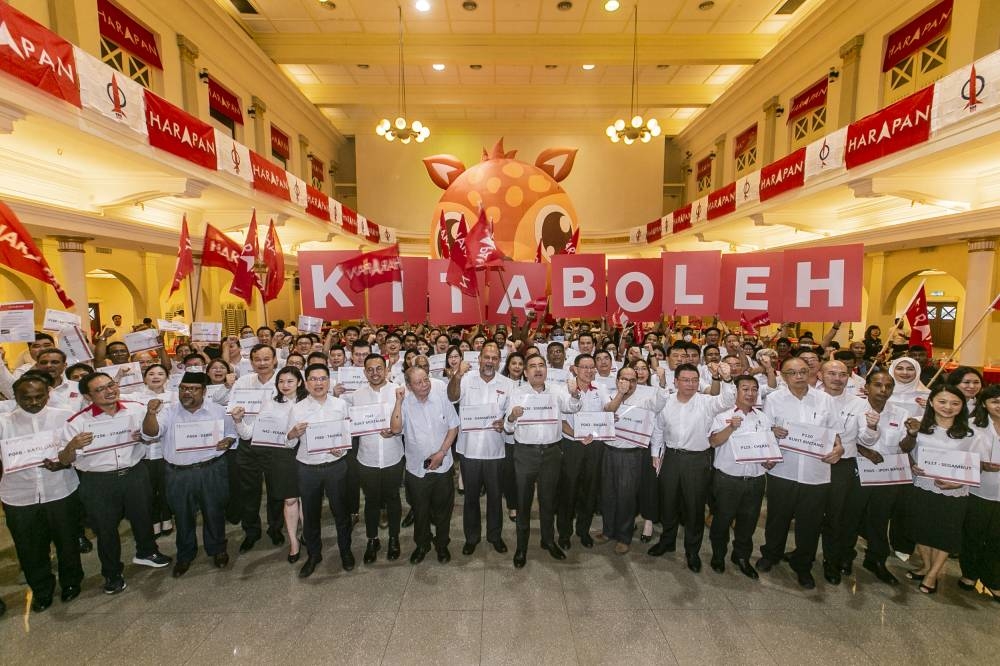 DAP candidates and members at the DAP candidates’ assembly and handover of credentials, Kuala Lumpur and Selangor Chinese Assembly Hall (KLSCAH) November 2, 2022. — Picture by Hari Anggara